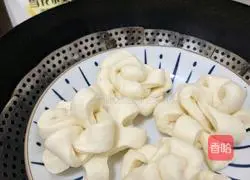 Illustration of how to make flower steamed buns 15
