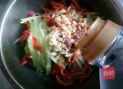 Illustration of how to make cold lettuce 16