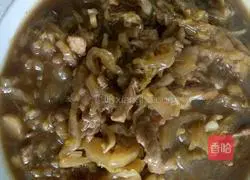 Illustration of how to make pickled cabbage and shredded pork noodles 5