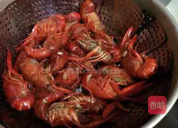 Illustration of how to make spicy crayfish 3