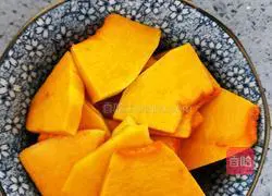 Illustration of how to make purple sweet potato and pumpkin yogurt cup 3