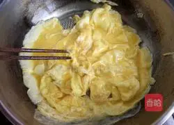 Illustration of how to make scrambled eggs with tomatoes 9