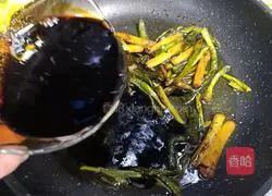 Illustration of how to make noodles with scallion oil + boiled eggs 8