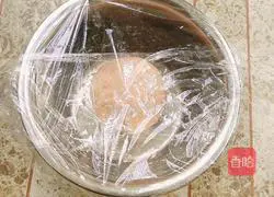 Illustration of how to make flower-shaped watermelon steamed buns 14