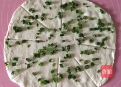 Illustration of how to make green onion cake 8