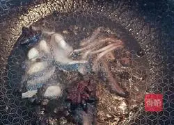 Illustration of how to cook chicken wings stewed with kelp and soybeans 5