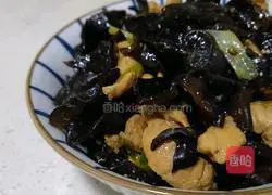 Illustration of how to make fried meat with black fungus 6