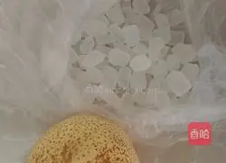 Illustration of how to make rock sugar and snow pear syrup 1