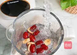 Illustration of making red date cereal rice paste 5