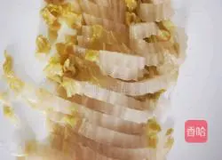 Illustration of how to make potato and pickled cabbage dumplings 3