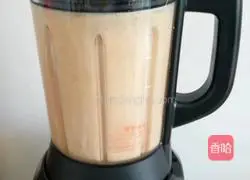 Illustration of how to make red dates, peanuts and walnut dew 4