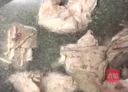 Cantonese style carrot, corn and fan bone soup recipe illustration 1