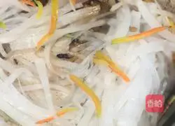 Illustration of how to make shredded radish braised noodles 6