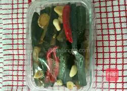 Illustration of how to make pickled cucumber 10