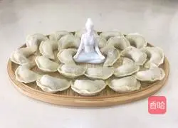 Illustration of how to make shepherd's purse vegetarian dumplings 11