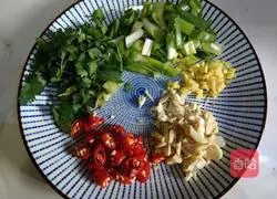 Illustration of how to make fat sausage noodles 2