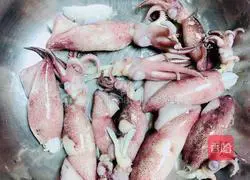 Illustration of how to make basil tube squid pasta 8