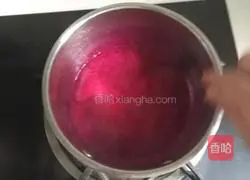 Illustration of how to make dragon fruit raisin walnut muffin cake 1