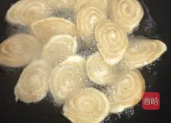 Illustration of how to make snack cat ears 11