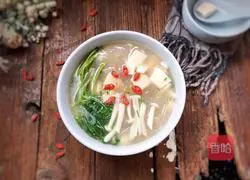 White Jade Mushroom Tofu Soup Recipe Illustration 17