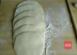 Illustration of how to make flower steamed buns 11