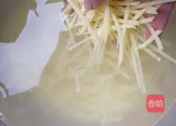 Illustration of how to make cheese and potato shreds 2