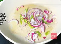 Illustration of how to make black pepper steak pasta 5