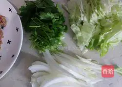 Illustration of how to make meatball sprouts and white vermicelli soup 2