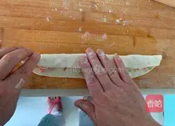 Illustration of how to make colorful flower rolls 6