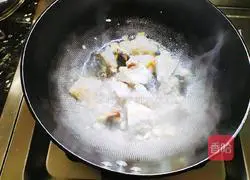 Illustration of how to make swimming crab tofu soup 3