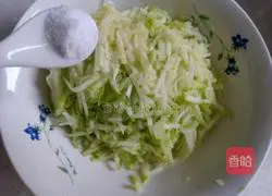 Illustration of how to make zucchini and fresh meat pot stickers 6