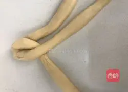 Illustration of how to make steamed bread (three braids and three buttons) 6