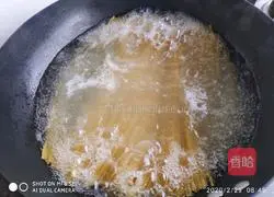 Illustration of how to make fried pasta with fresh vegetables 2