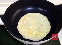 Illustration of how to make carrot and egg pancakes 13