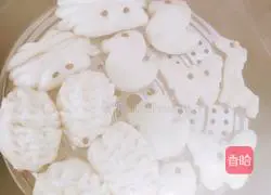 Illustration of how to make simple white flour steamed buns 14