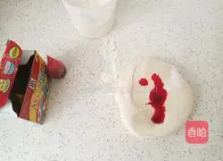 Illustration of how to make Screaming Chicken Buns 4