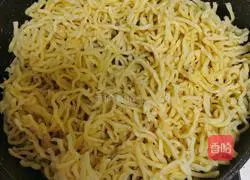 Illustration of how to make braised noodles with pork belly, beans and potatoes 10