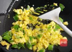 Illustration of how to make fried egg noodle noodles 9