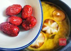 Illustration of how to make fish maw chicken in golden soup 11