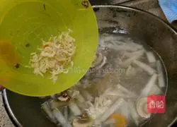 Winter Melon, Shrimp Skin, Steak and Mushroom Soup Recipe Illustration 6