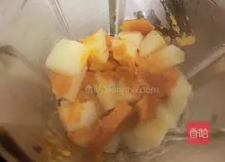 Illustration of how to make butter pumpkin and shrimp soup 8