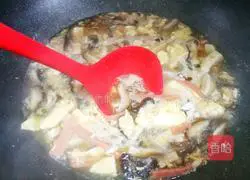 Illustration of how to make hot and sour soup to repel cold and warm the stomach 10