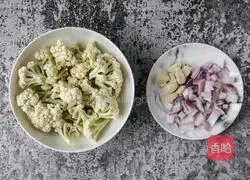 Cauliflower Onion Soup Recipe Illustration 2