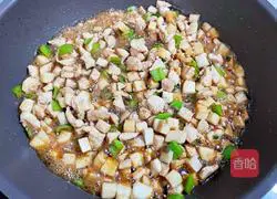 Fried oyster mushrooms with diced chicken Practice illustration 11