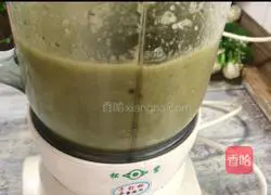 Illustration of how to make tomato and cucumber juice 10
