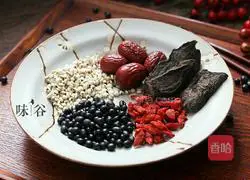 Illustration of how to make Shouwu Chicken Soup 2