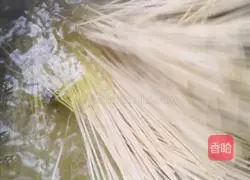 Illustration of how to make lazy noodle soup 3