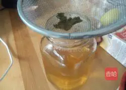 Illustration of how to make Oolong tea passion fruit milk cap 2