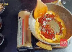 Illustration of how to make seafood fried noodles 6