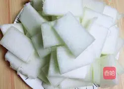 Winter Melon, Coix Seed and Crucian Carp Soup Recipe Illustration 3